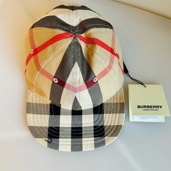 New with tags! Burberry cotton baseball cap - Picture 2 of 6